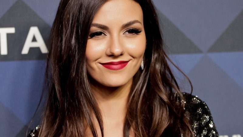 Victoria Justice feet, shoe size and shoe collection
